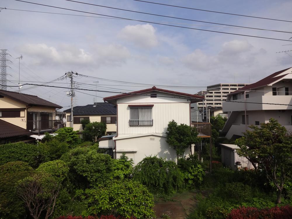 View photos from the dwelling unit. View from local (05 May 2013) Shooting