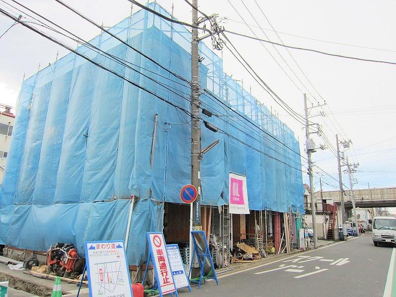 Local appearance photo. Roads and location with no height difference is it is easy to attractive life! Local (11 May 2013) Shooting