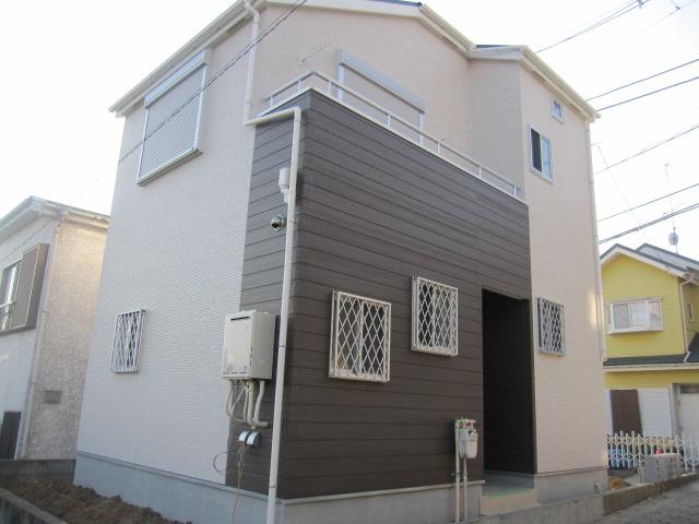 Local appearance photo. Local (12 May 2013) Shooting