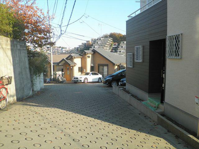 Local photos, including front road. Frontal road