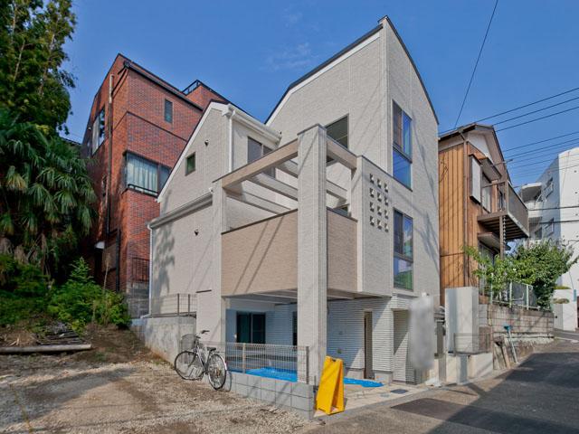 Local appearance photo. Local (11 May 2013) Shooting