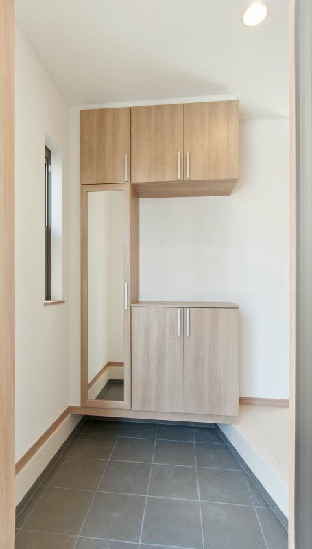 Same specifications photos (Other introspection). Entrance construction cases