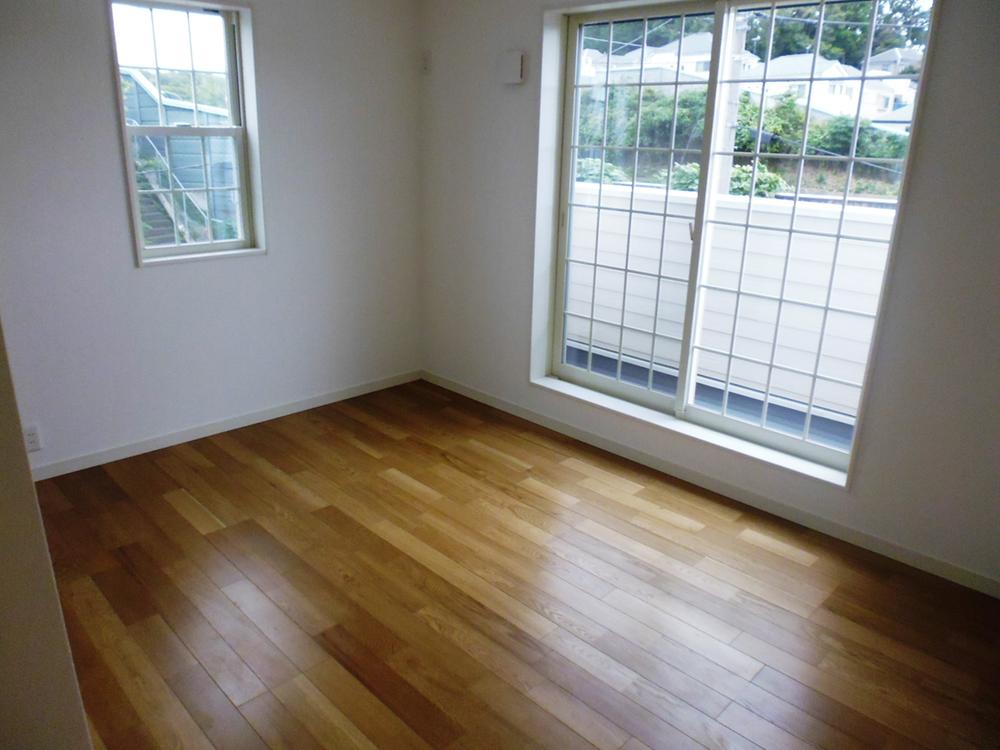 Non-living room. 6.8 Pledge Western-style