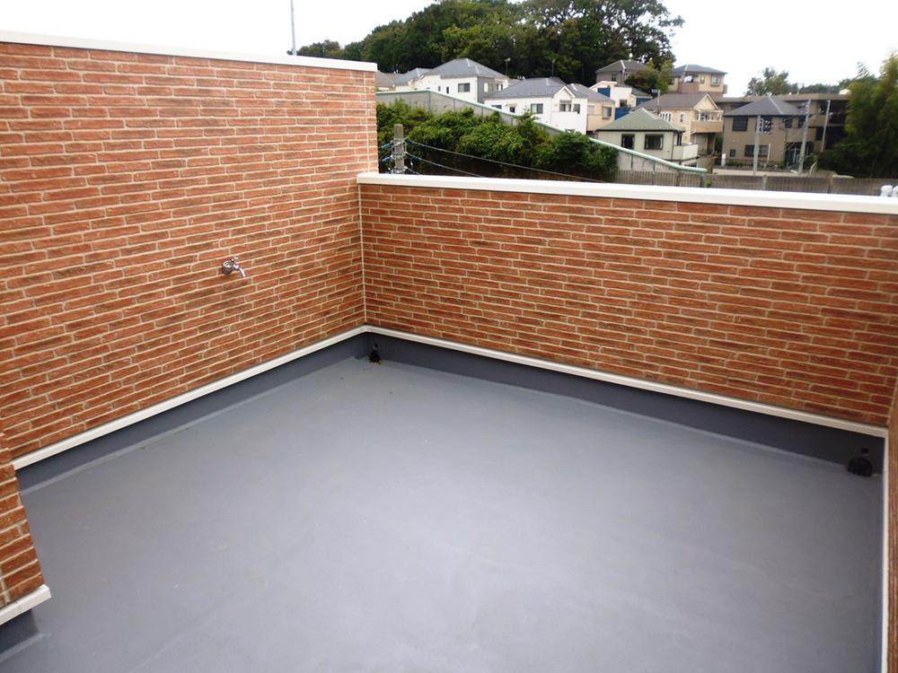 Balcony. 6.5 Pledge roof balcony