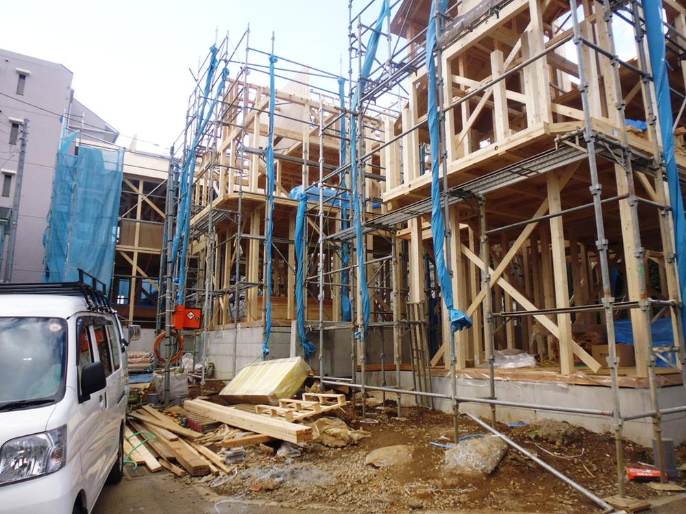 Local appearance photo. D Building from the back, E Building, F Building