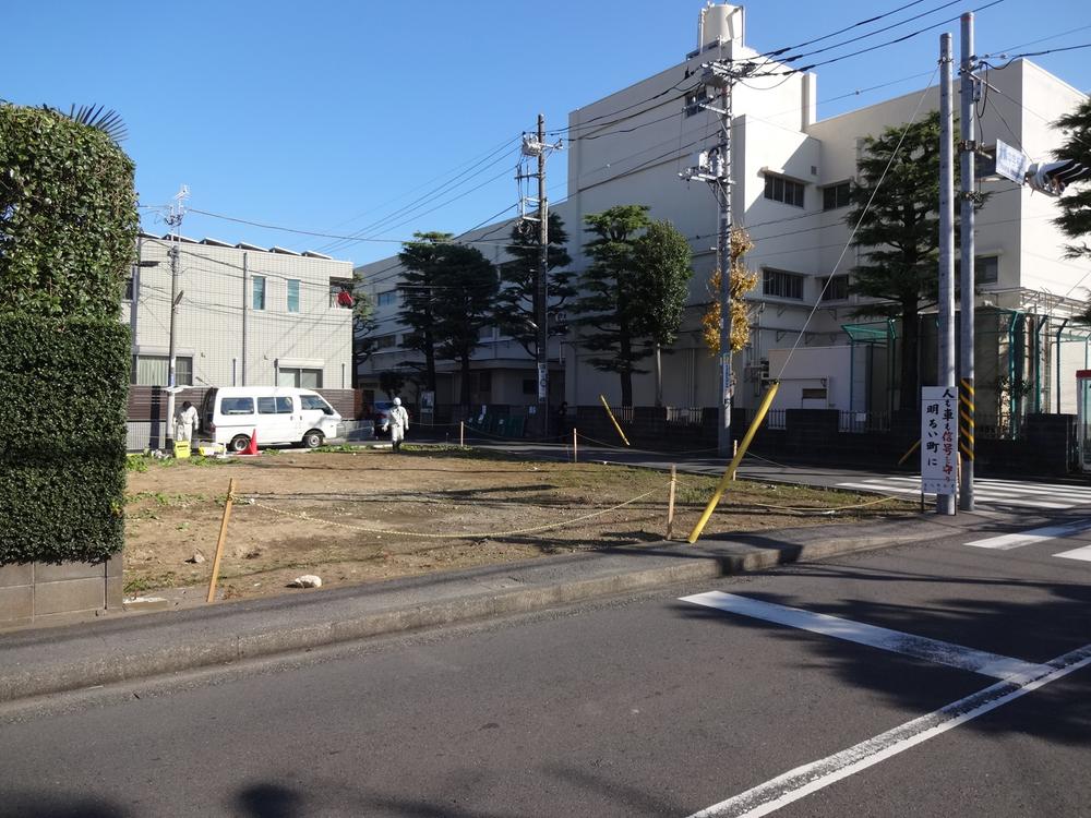 Local photos, including front road. Local (12 May 2013) Shooting