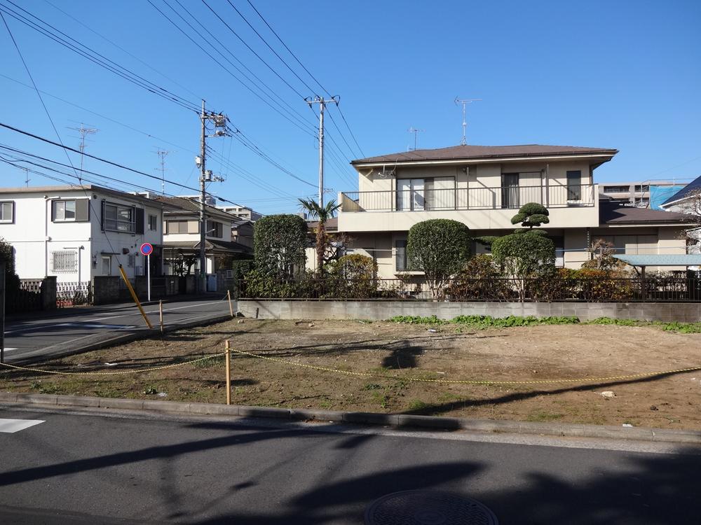 Local photos, including front road. Local (12 May 2013) Shooting