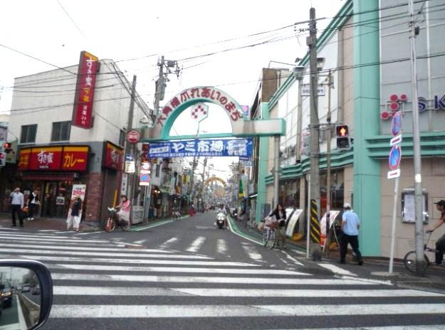 Shopping centre. Rokkakubashi 800m to the shopping street