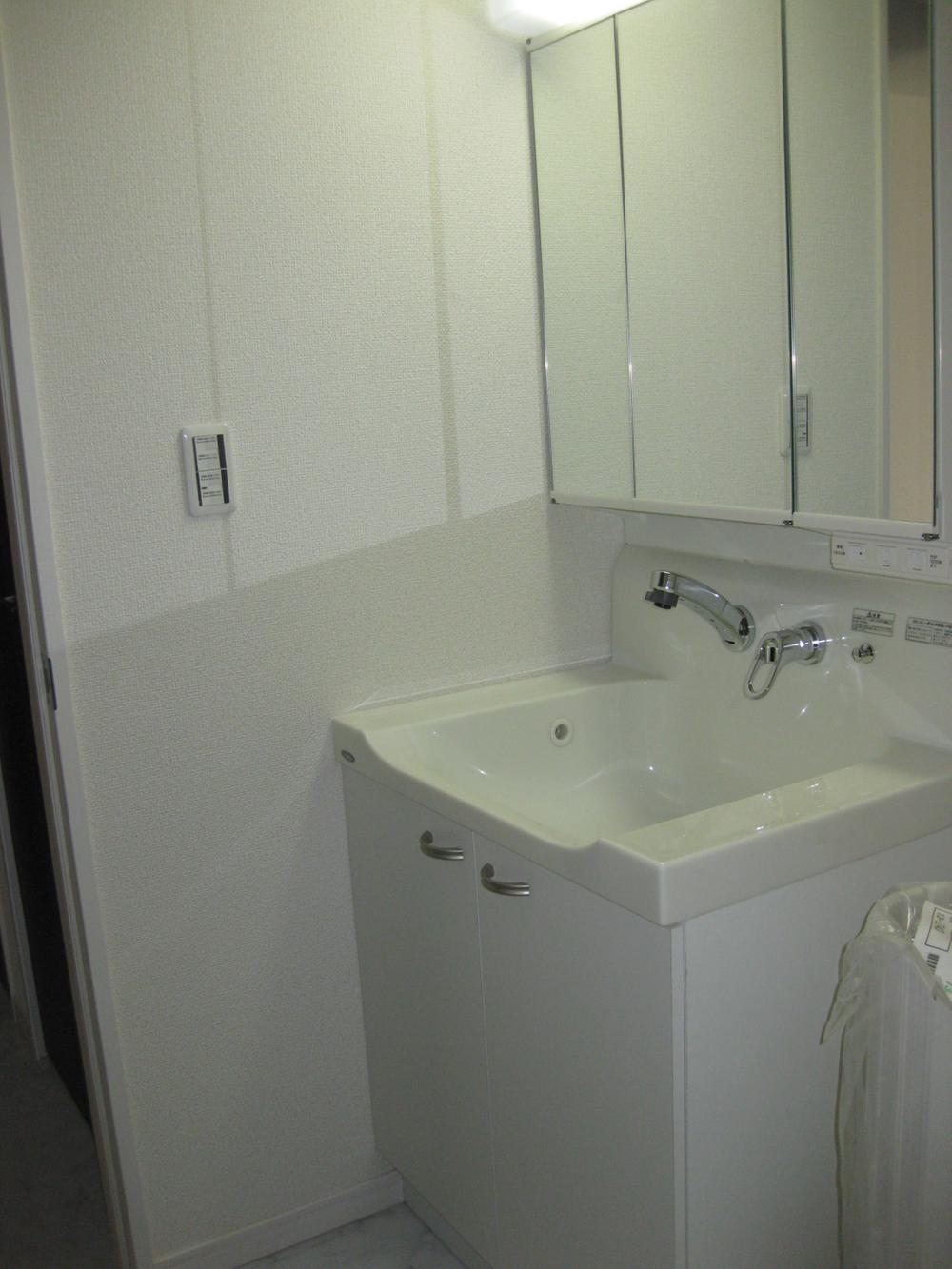 Wash basin, toilet. Indoor (July 2013) Shooting