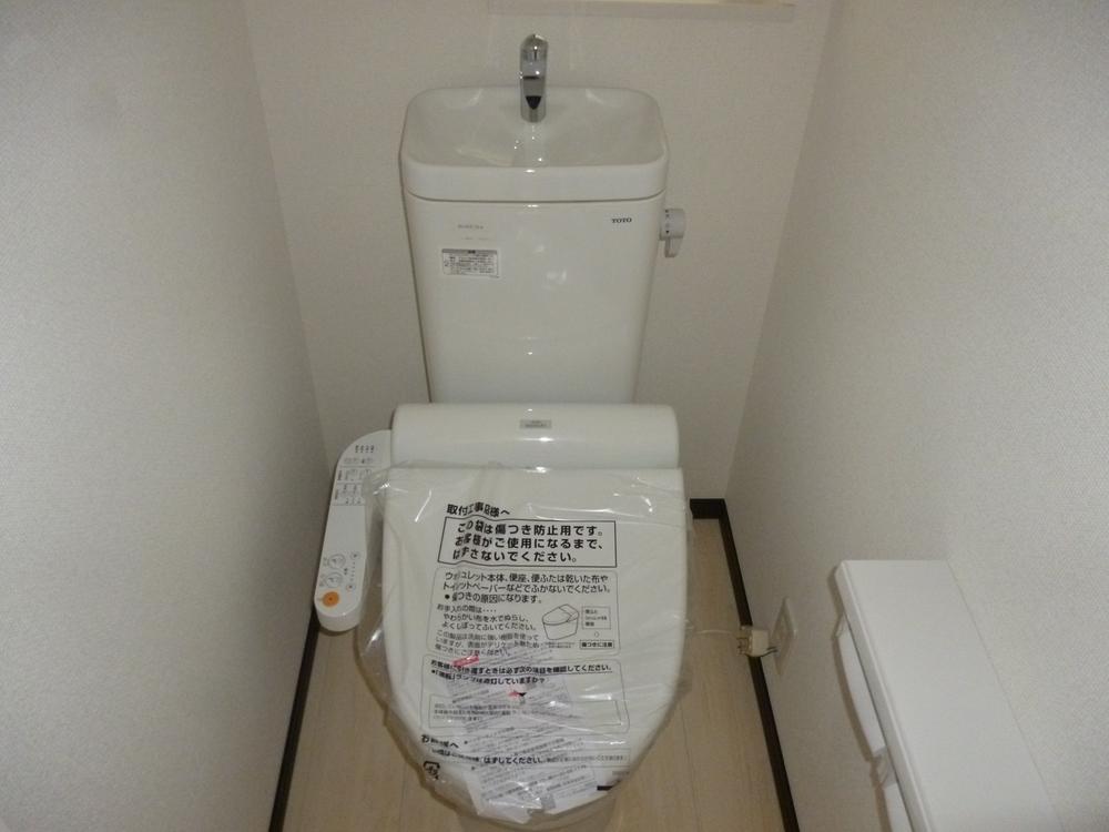 Toilet. Indoor (12 May 2013) Shooting