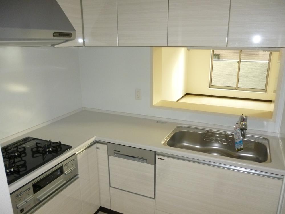 Kitchen. Indoor (12 May 2013) Shooting