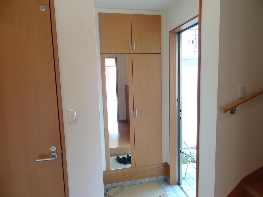 Entrance. Entrance (B Building)