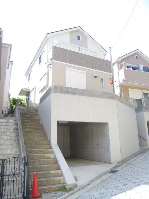 Local appearance photo. E Building appearance