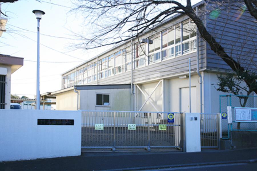 Primary school. 1040m until Takada Small