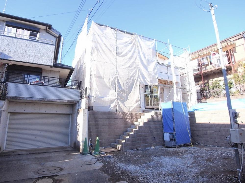 Local appearance photo. Local (12 May 2013) Shooting