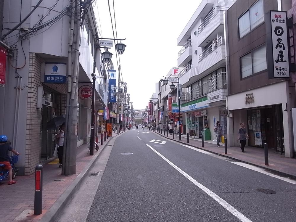 Streets around. 290m to Lemon Road (shopping street)