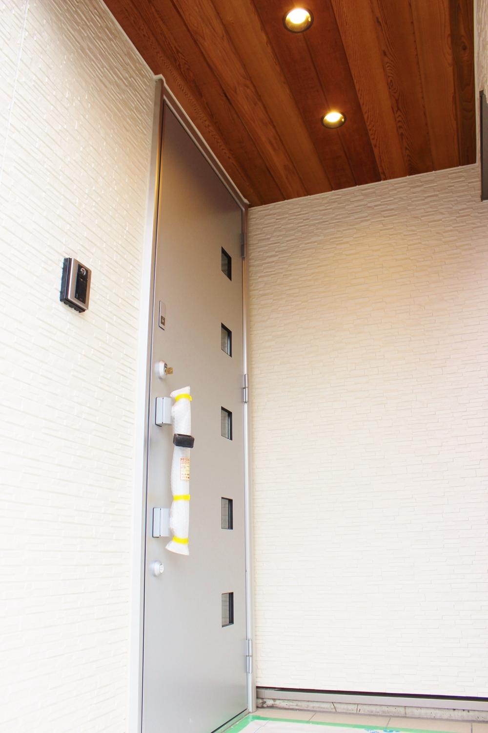 Entrance. Entrance around a calm woodgrain roof clad with calm!