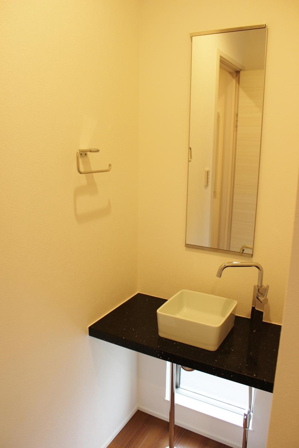 Other introspection. Stylish hand washing before toilet!