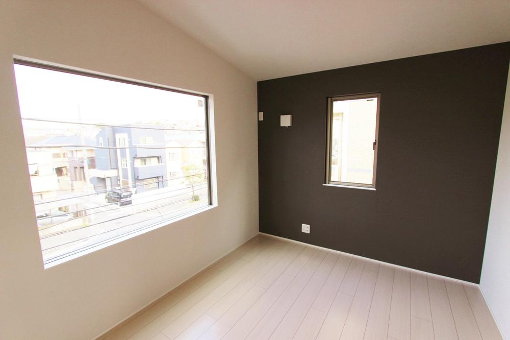 Non-living room. Master bedroom with a feeling of freedom!