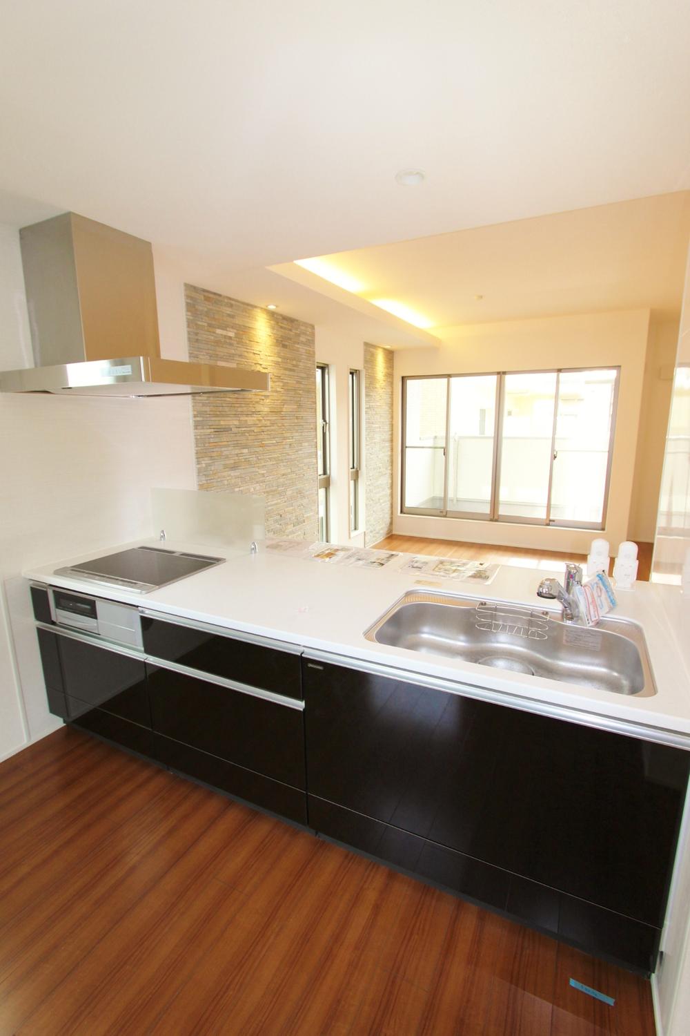 Kitchen. Release preeminent full flat of counter kitchen!