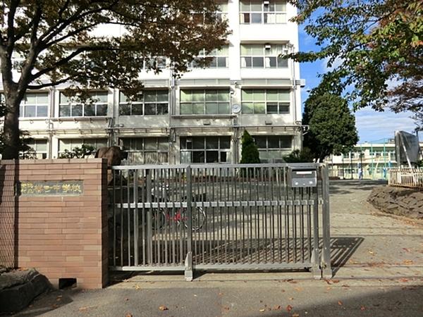 Junior high school. 1883m to Yokohama Municipal Tarumachi Junior High School