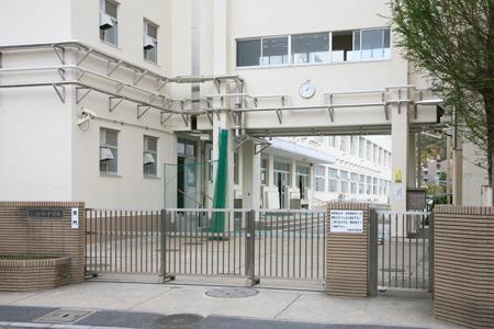 Junior high school. Yokohamashiritsudai 1174m until the rope junior high school