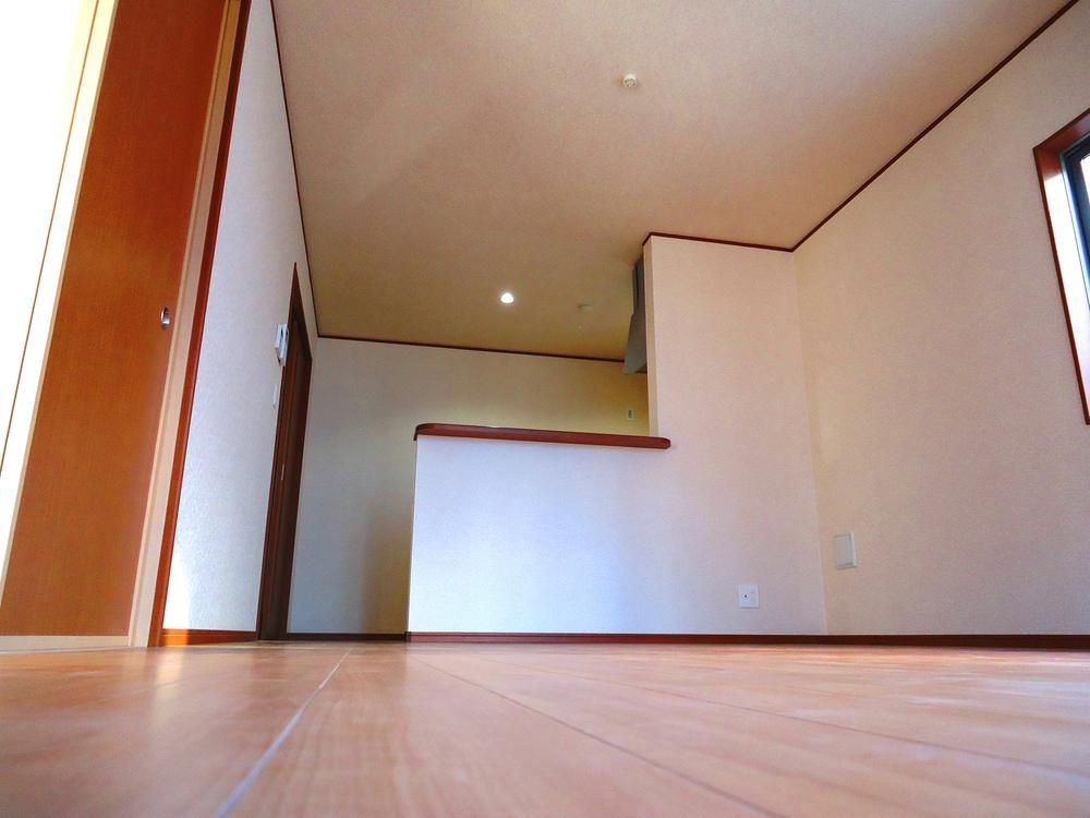 Living. Living also bright, It is a Japanese-style room and Tsuzukiai.