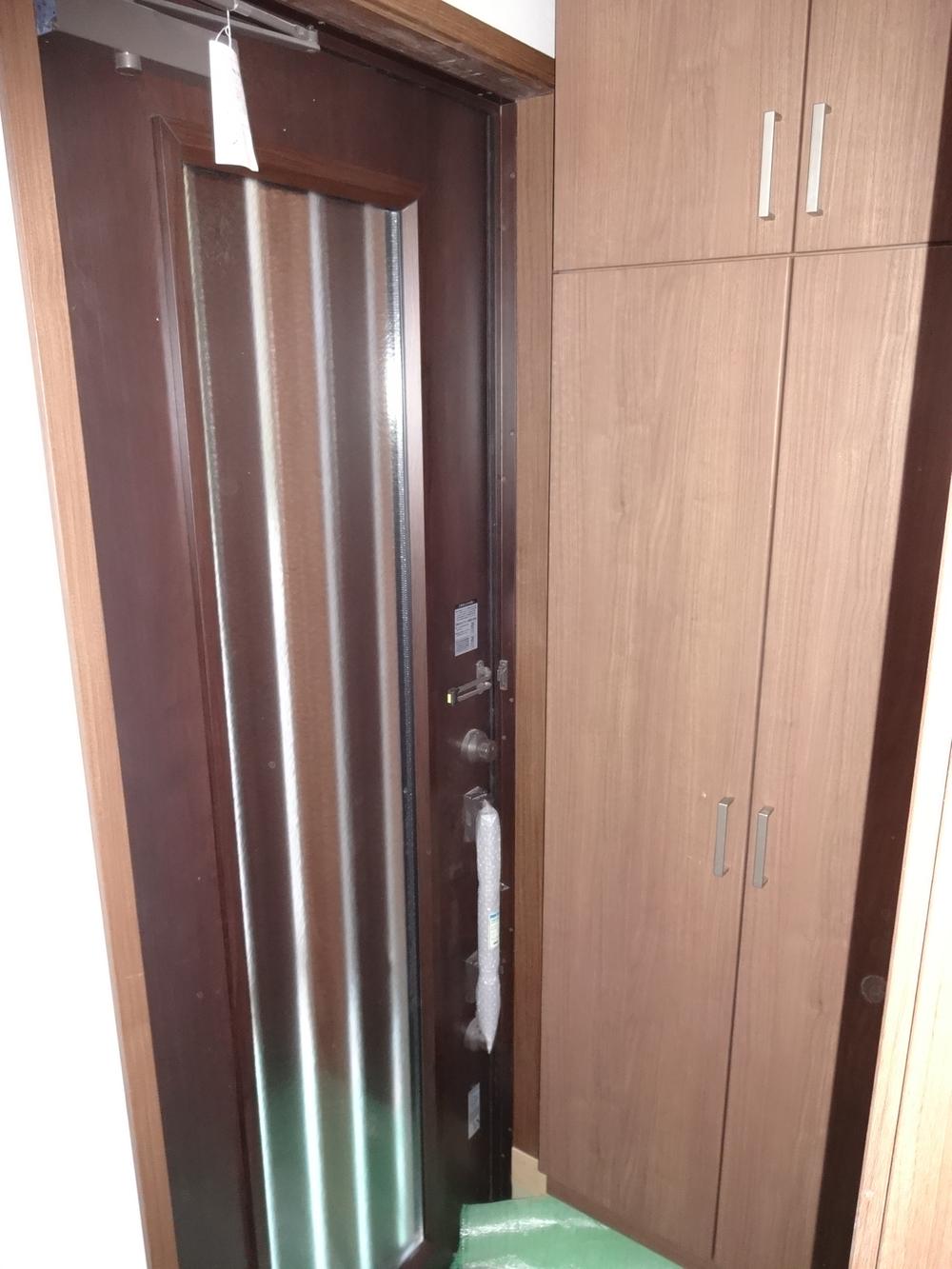 Entrance. Local (11 May 2013) Shooting