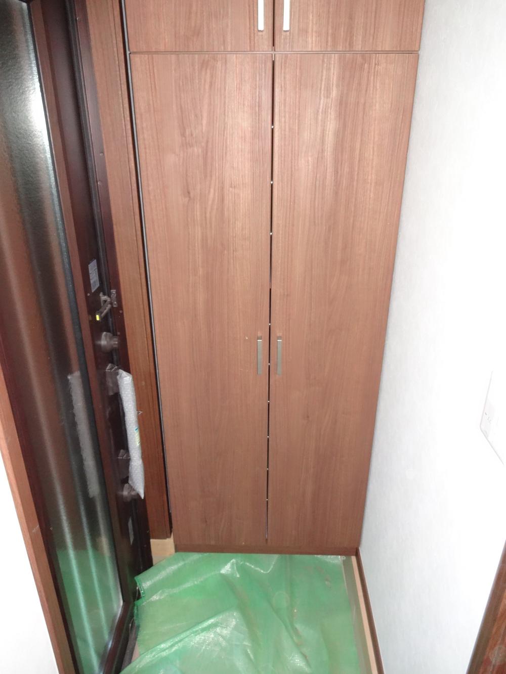 Entrance. Local (11 May 2013) Shooting