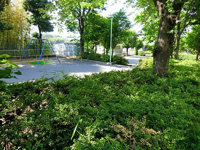 park. Small desk 600m until the first park