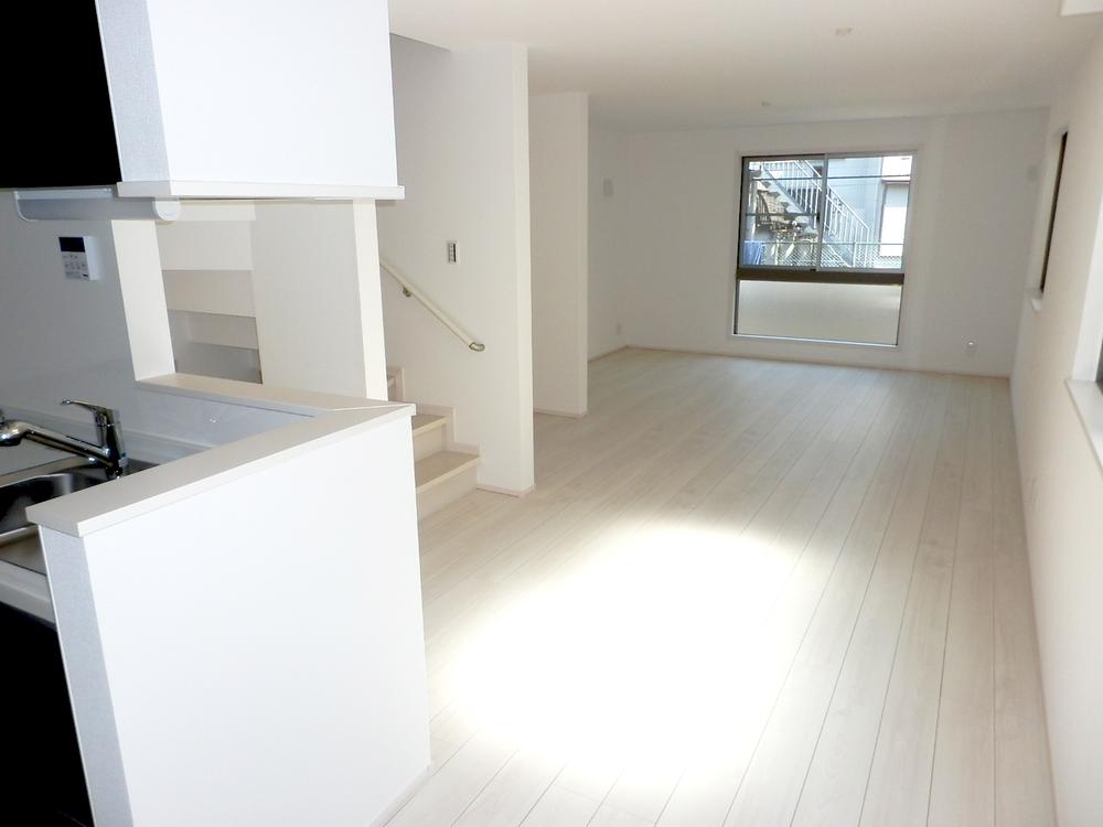 Same specifications photos (living). All building 17 quires more, Spacious living A Building 19.1 Pledge! (The company specification example)