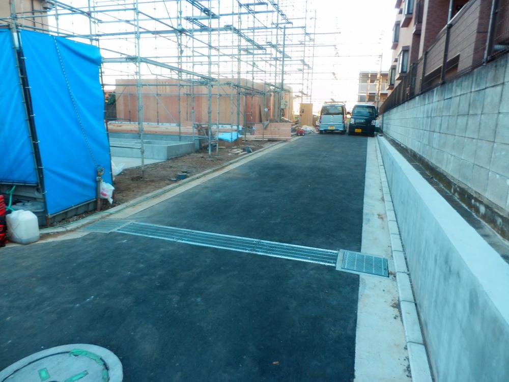 Local photos, including front road. Local (November 22, 2013) Shooting