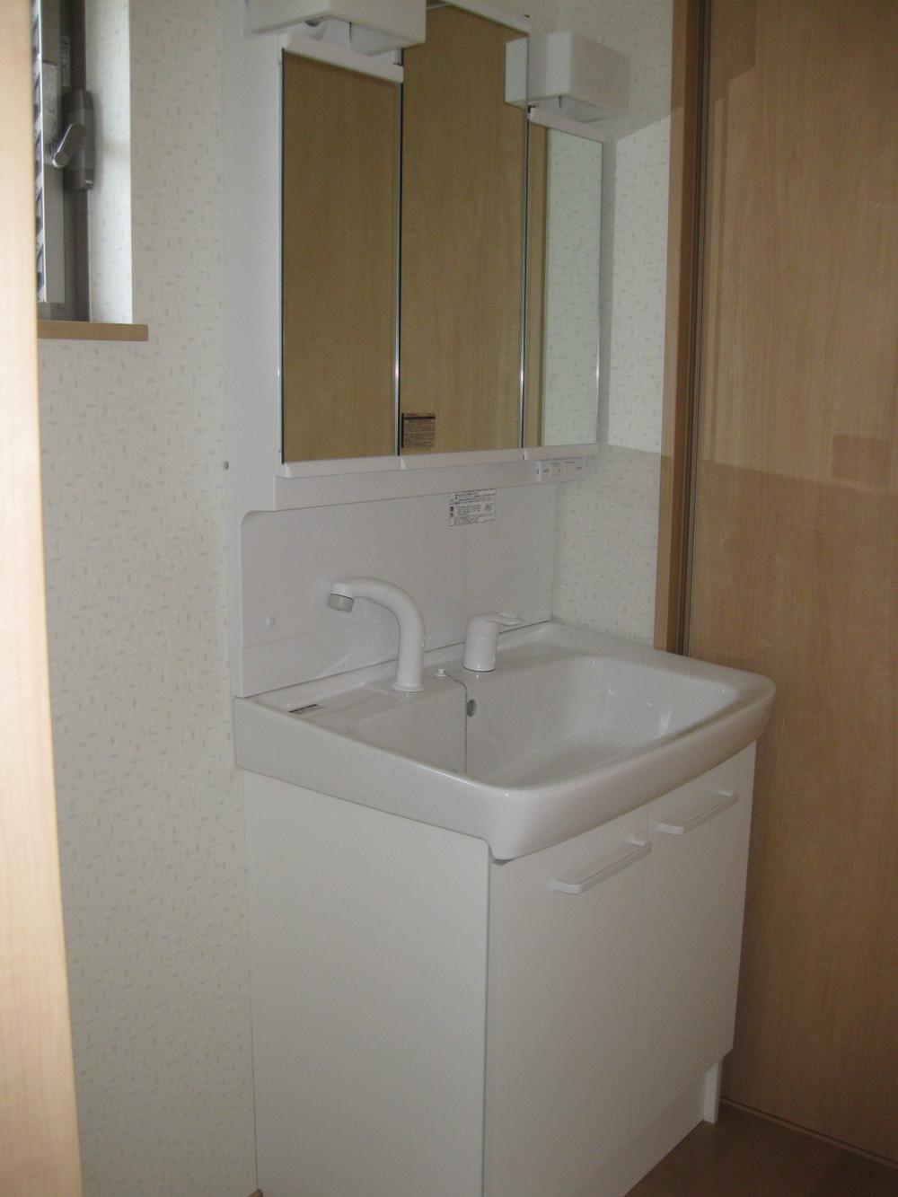 Wash basin, toilet. Indoor shooting