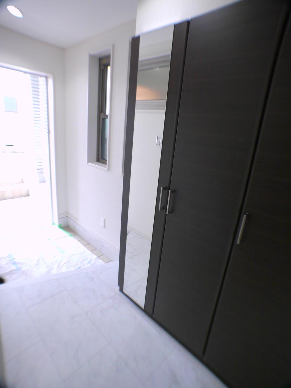 Entrance. Entrance inside