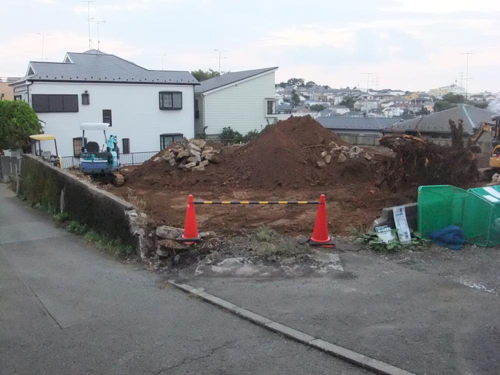 Local photos, including front road. Local (10 May 2013) Shooting