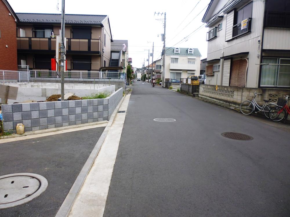 Local photos, including front road. Local shooting