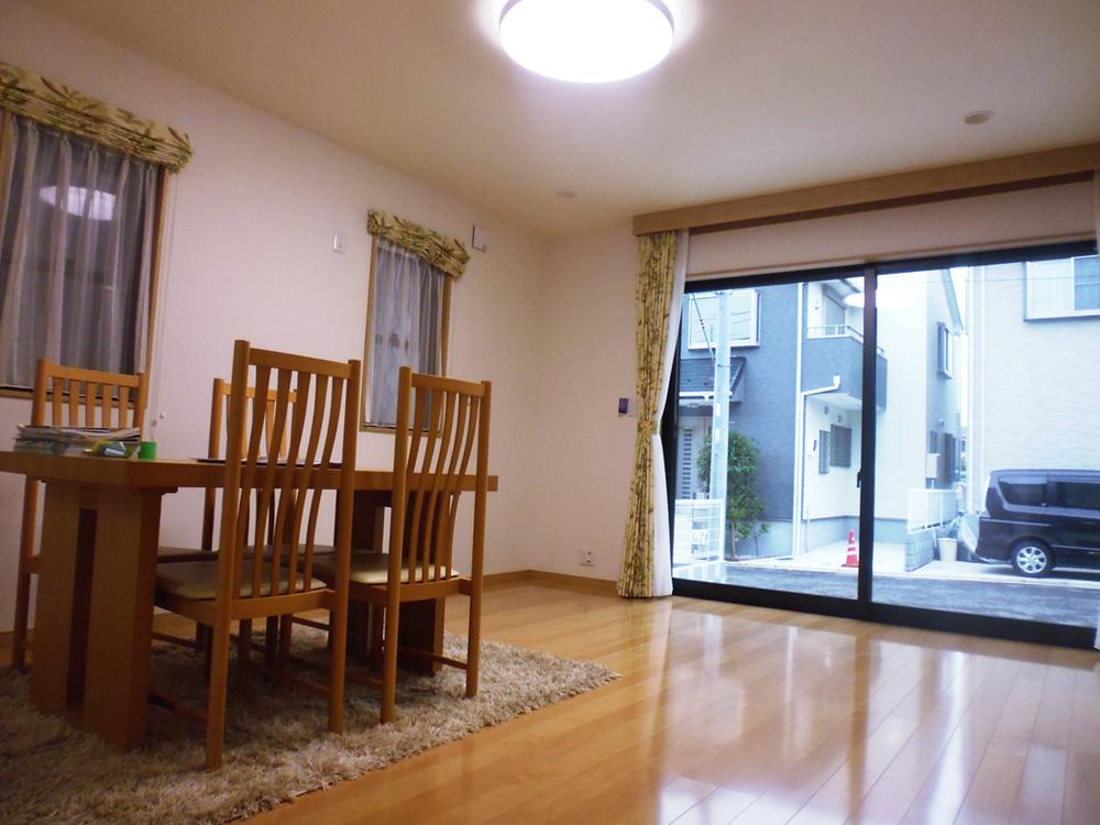 Living. With electric shutter