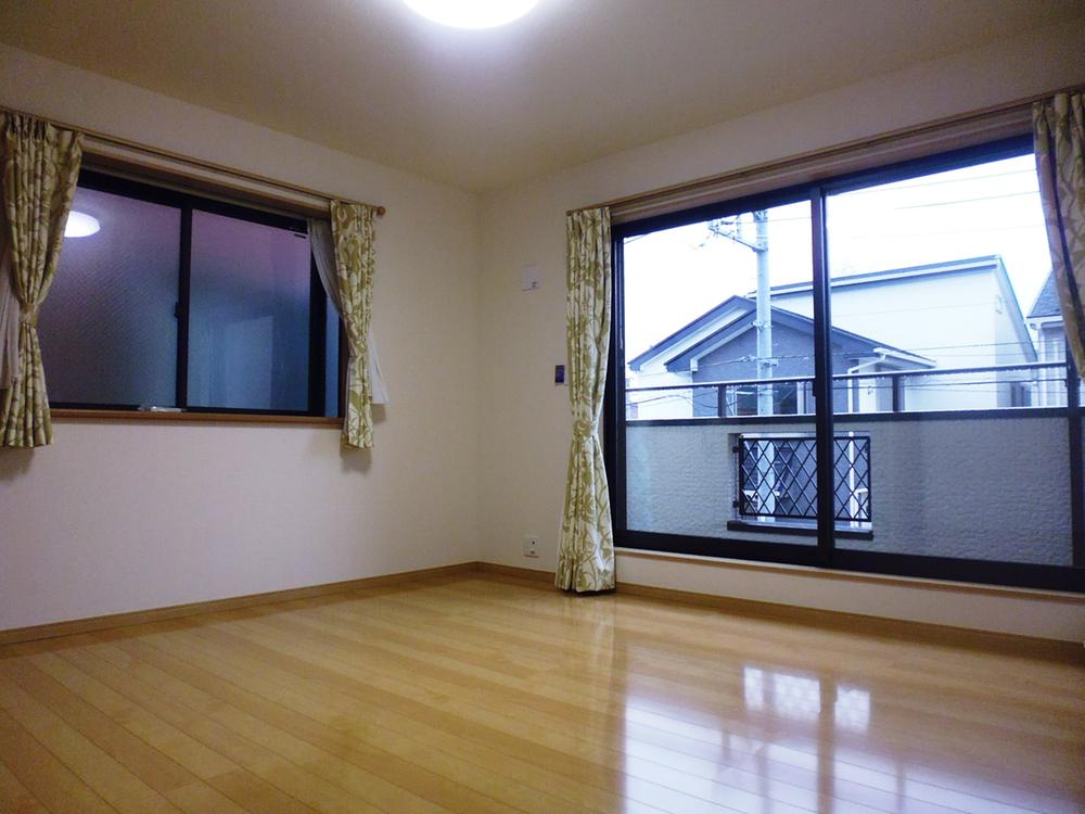 Non-living room. Spacious 8.0 Pledge