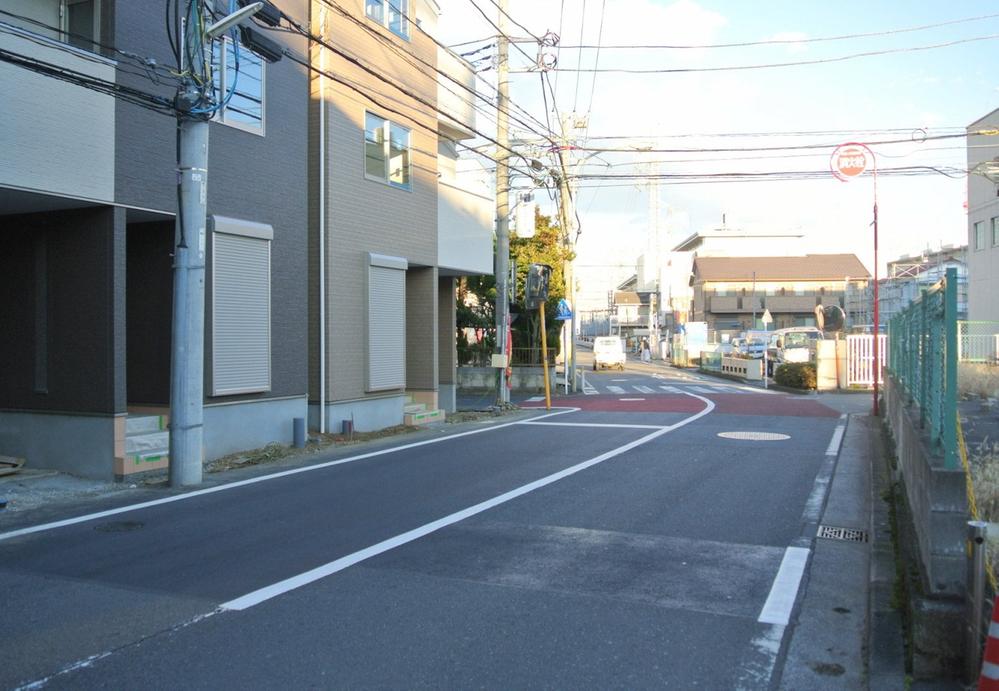 Local photos, including front road. Seddo to public roads of the front road about 7.6m