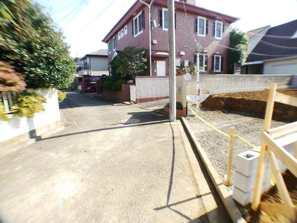 Local photos, including front road. Frontal road