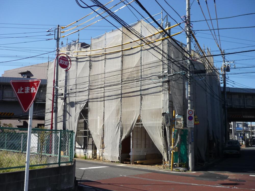 Local photos, including front road. Local (10 May 2013) Shooting