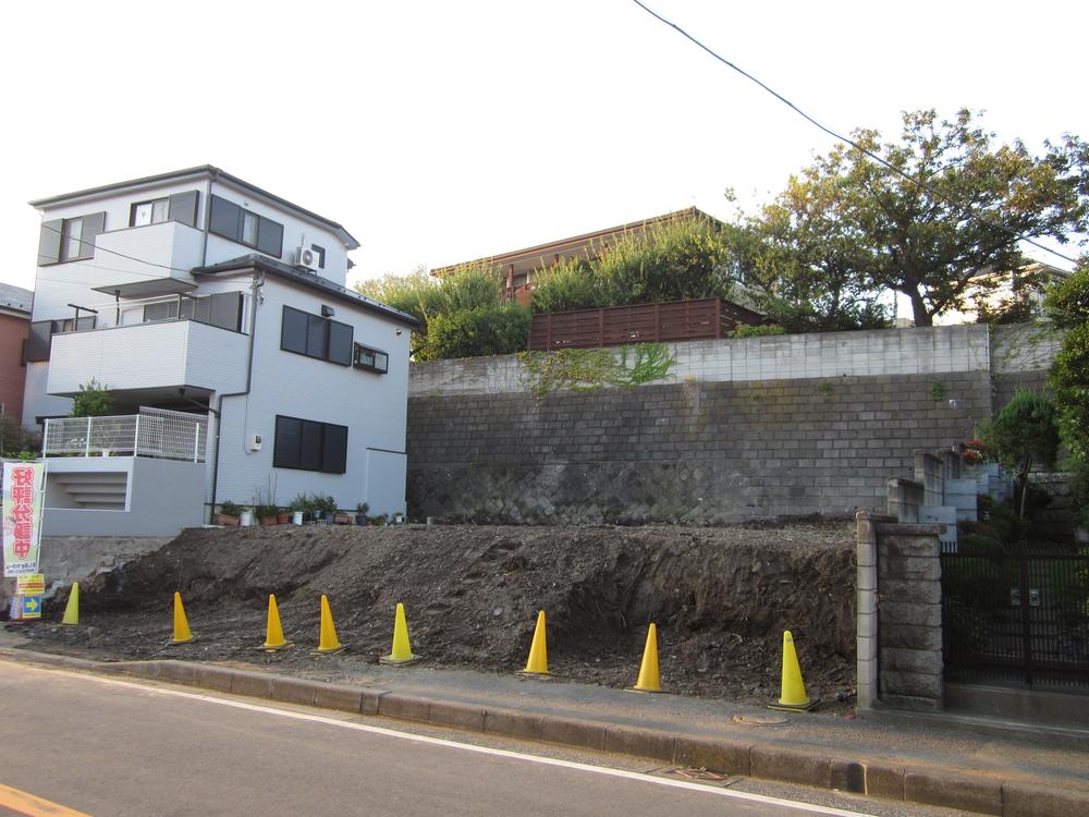 Local photos, including front road. Local (10 May 2013) Shooting