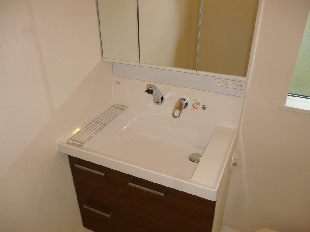 Wash basin, toilet. Indoor (12 May 2013) Shooting