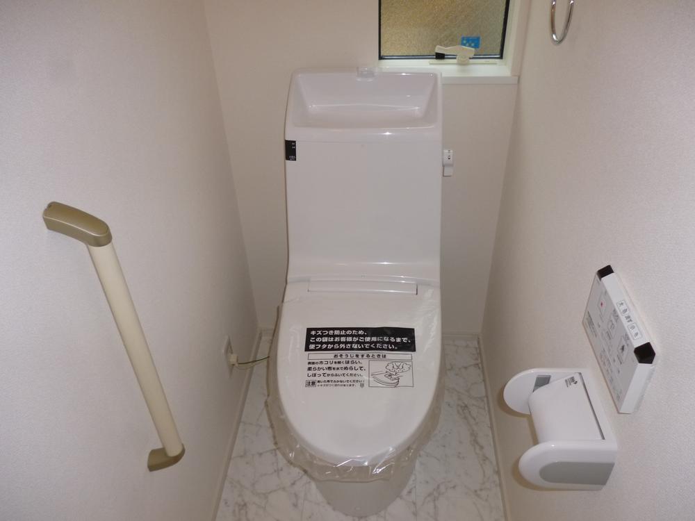 Toilet. Indoor (12 May 2013) Shooting