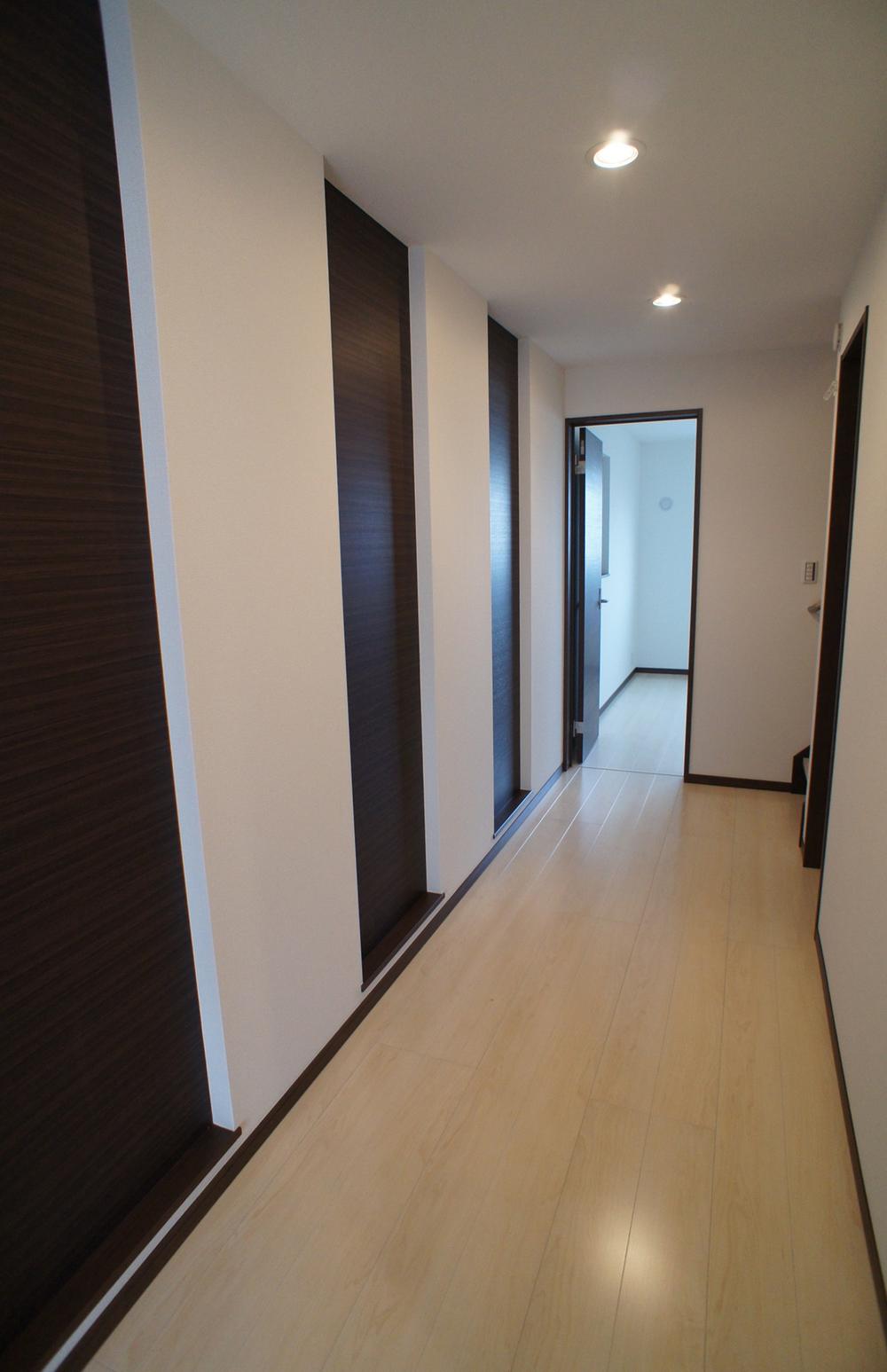 Other introspection. Shooting the corridor part from the front door. Wide corridor and accent cloth greets.