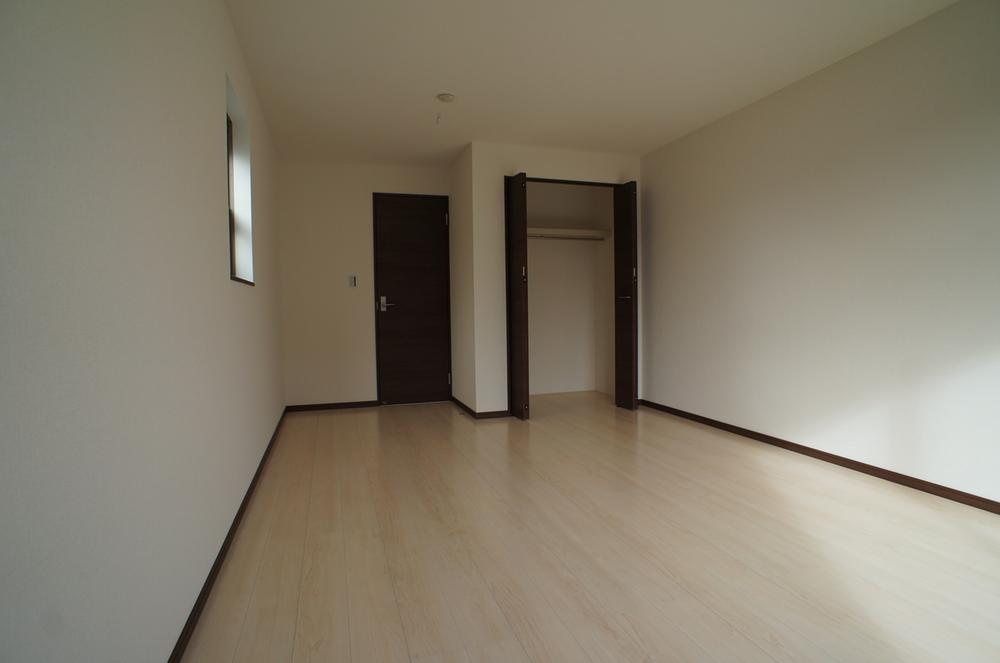 Non-living room. 10.5 Pledge of the main bedroom. Because there is a firm size, It is also good to'll make a little study space.