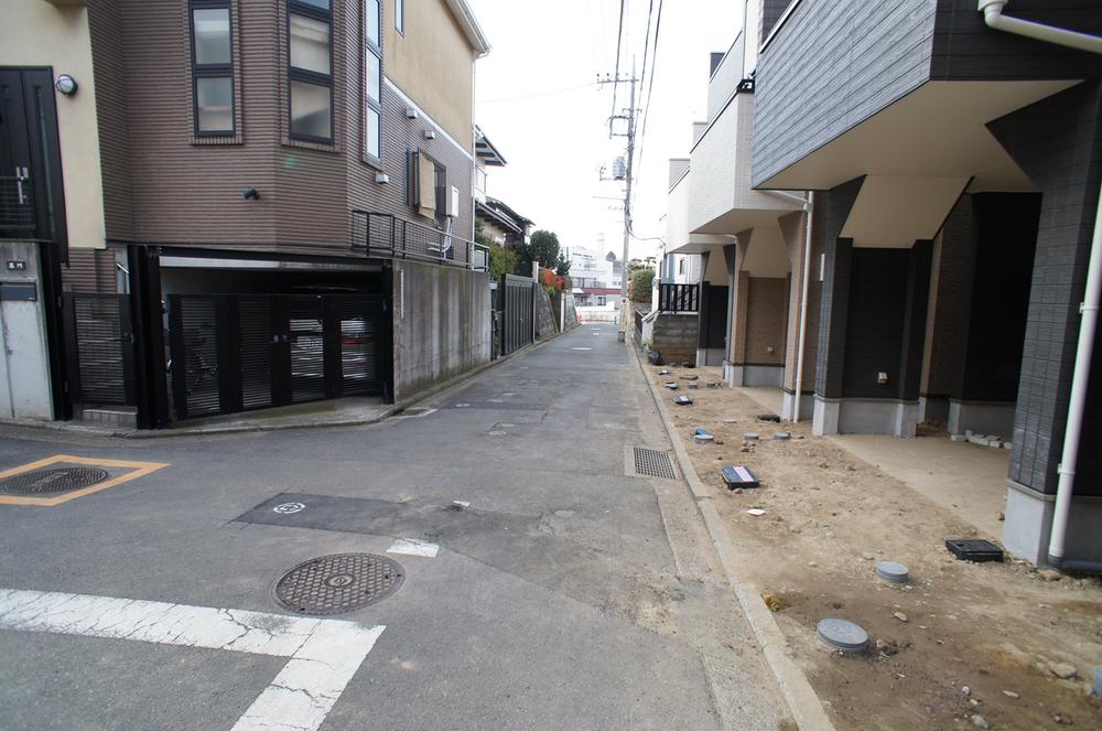 Local photos, including front road. Shoot the front road.