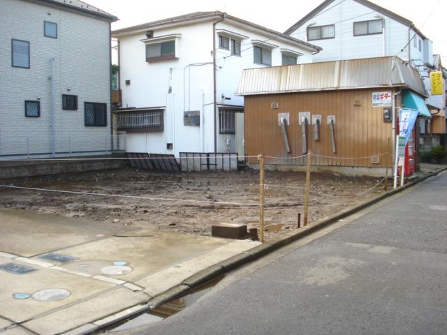 Local photos, including front road. Local (11 May 2013) Shooting