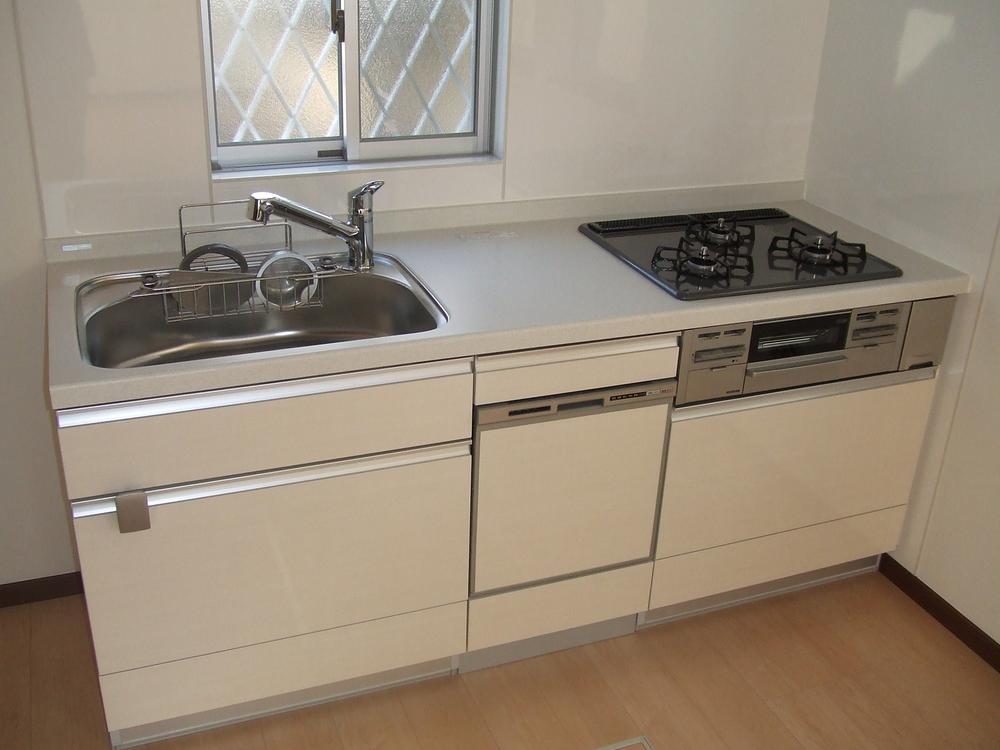 Kitchen. Indoor (12 May 2013) Shooting