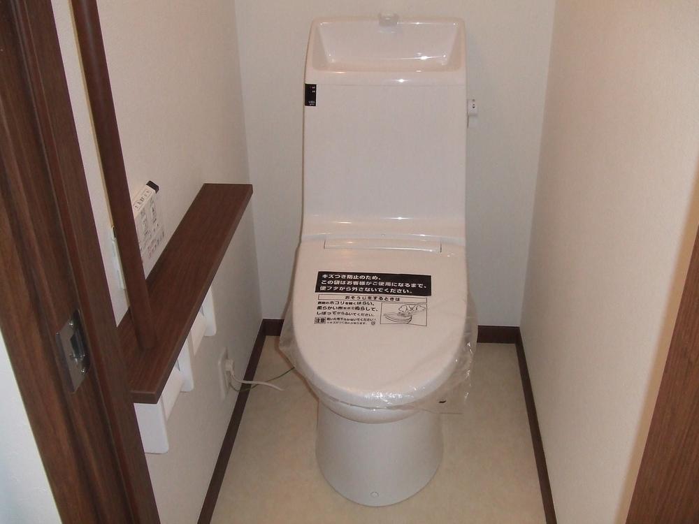 Toilet. Indoor (12 May 2013) Shooting